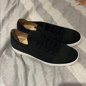 Lifestride women’s black slip ons